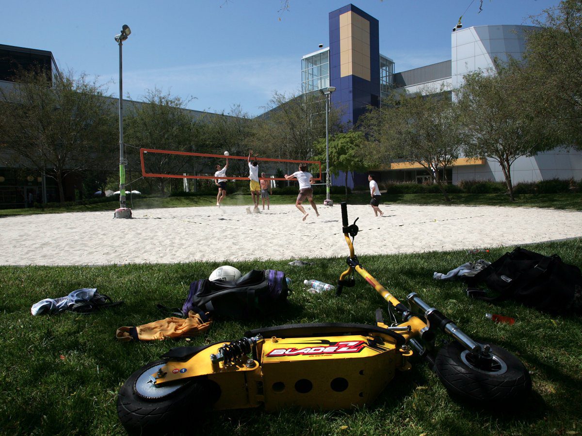 employees-in-mountain-view-have-their-own-sand-volleyball-court-on-the-campus