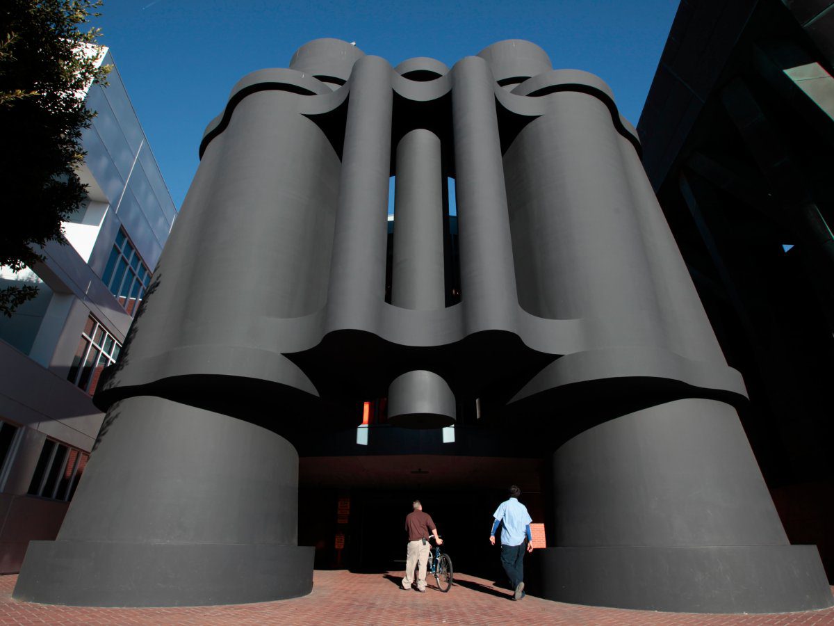 even-the-entrance-in-venice-beach-is-unique-employees-enter-the-building-through-a-giant-pair-of-binoculars