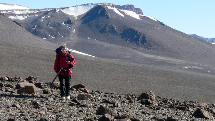 Jane Willenbring (2008 در قطب جنوب) پس از کار بار مارشانت تز پی‌اچ‌دی خود را به قطب شمال تغییر داد.