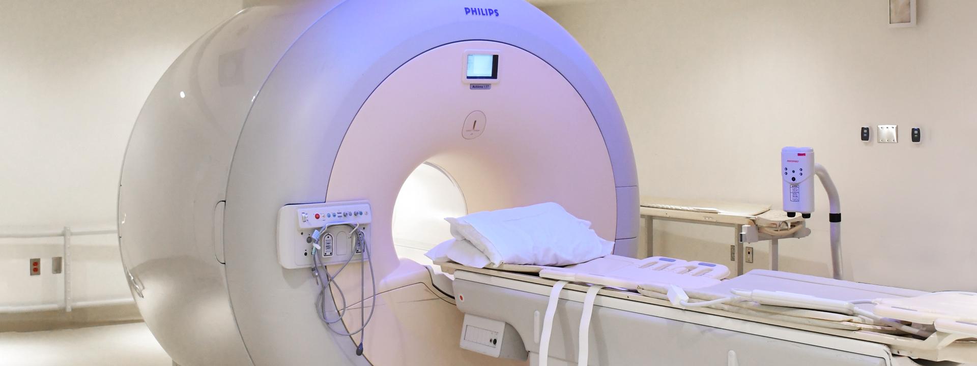 ام آر آی (MRI) چیست و چگونه کار می‌کند؟